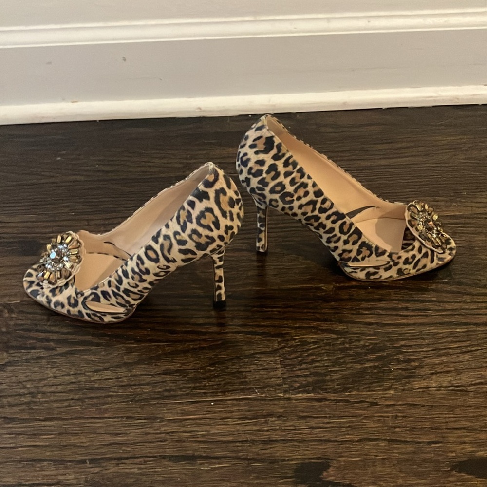 EUC MANOLO BLAHNIK ANIMAL PRINT HEELS SZ 7.5/37.5 - Picture 4 of 6